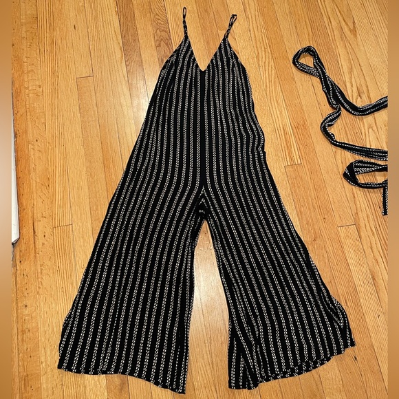 Billabong Flowy Wide-Leg Cropped Spaghetti Strap Jumpsuit - Size S - Picture 2 of 4